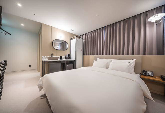 Gray hotel