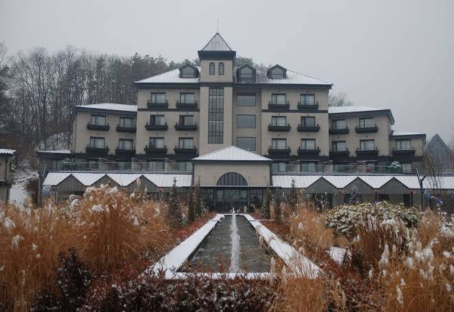 Eden paradise hotel