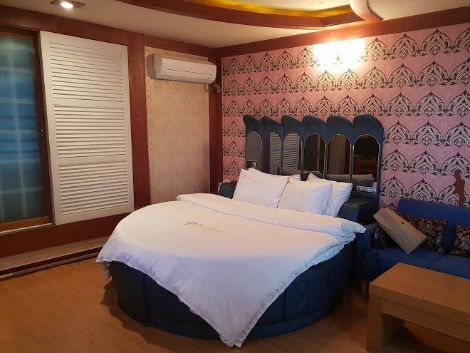Valentine hotel