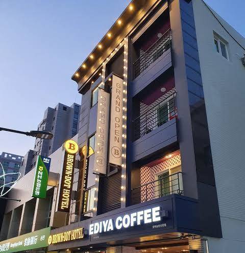 Brown Dot Hotel Image