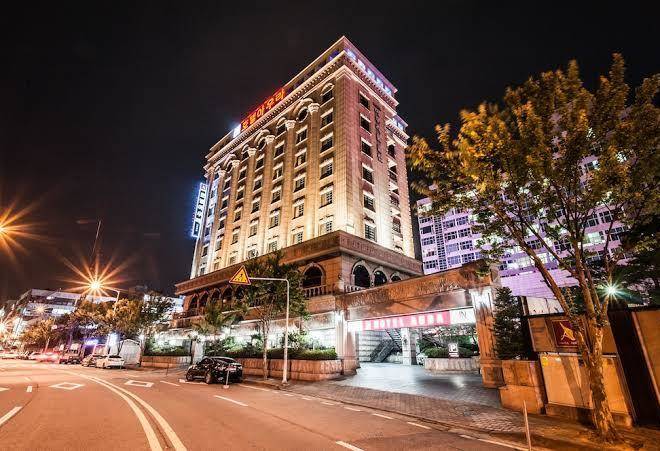 Aura hotel