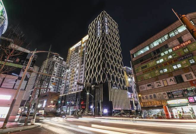 Astro hotel