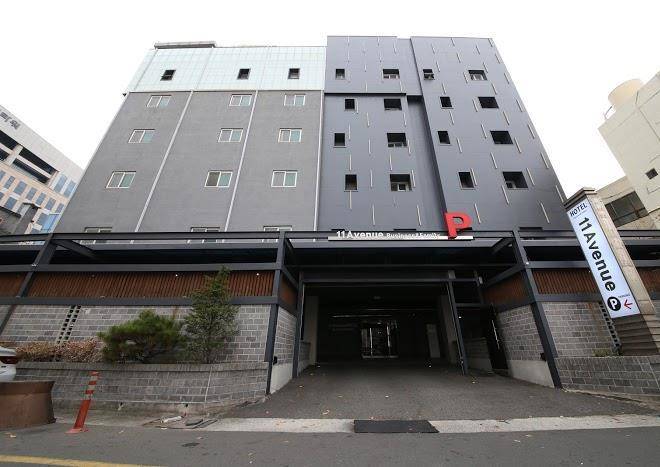 11 avenue hotel