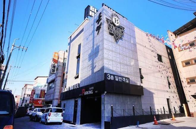 Black hotel