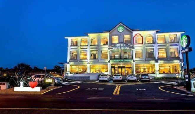 Hotel white house