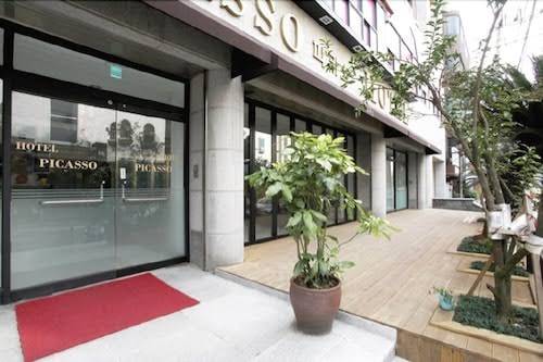 Picasso Hotel Image