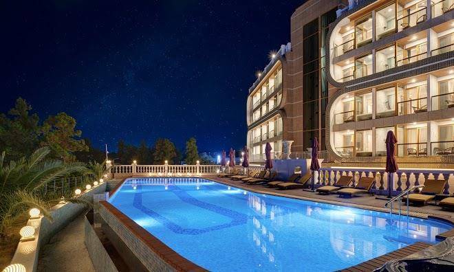 Goldone Hotel & Suites Image