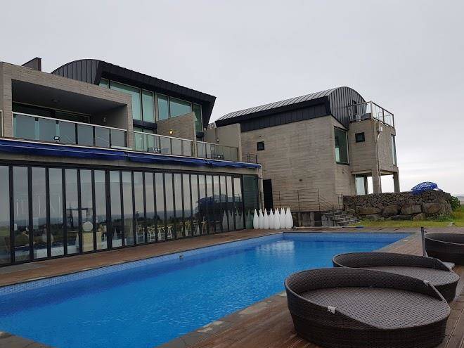 The cloud healing hotel
