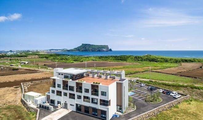 Thira hotel