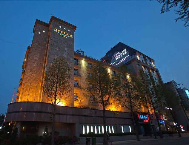 Opera 21 tourist hotel