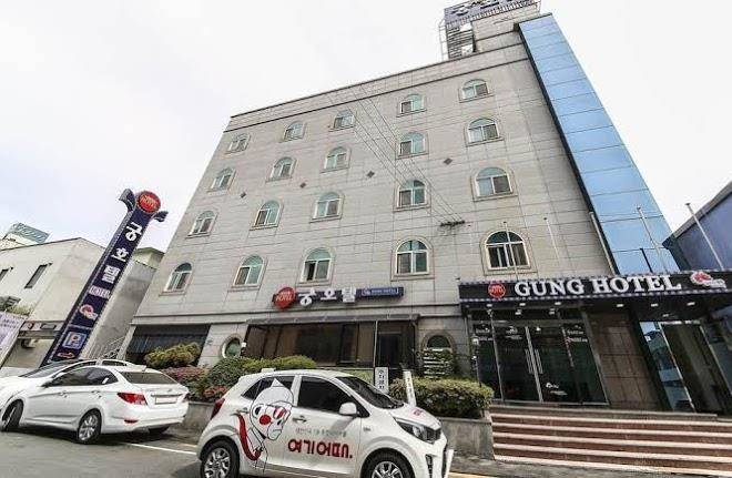 Palace Tourist Hotel Image