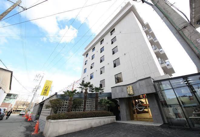 Divine hotel