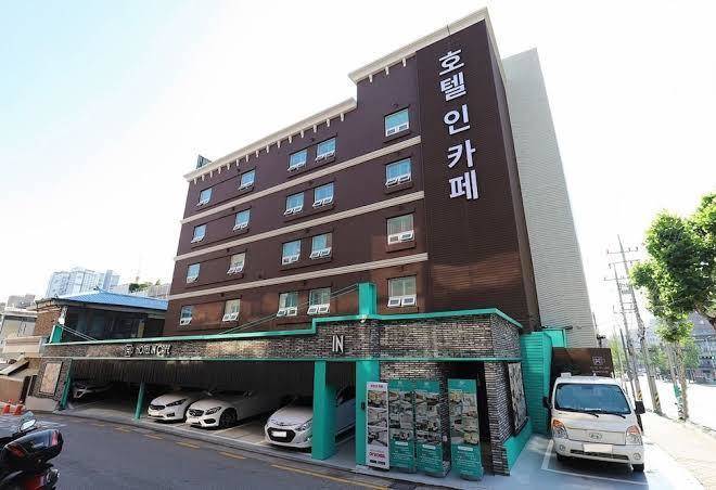 Doksan hotel in cafe