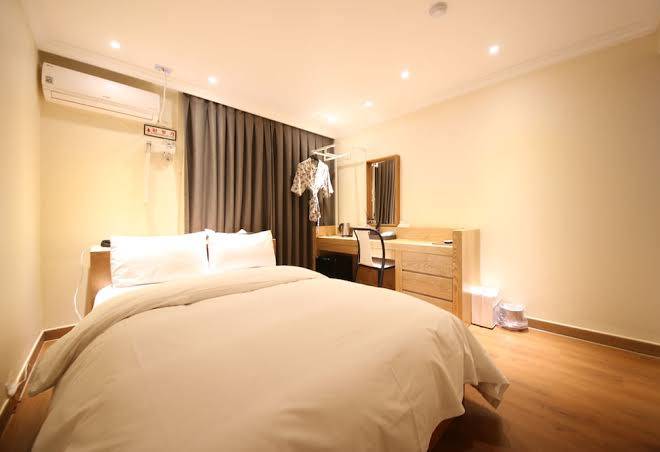 The raum hotel
