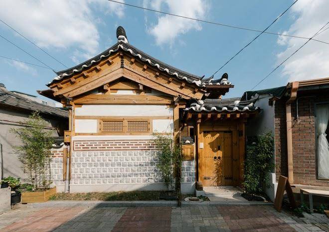 Adam hanok
