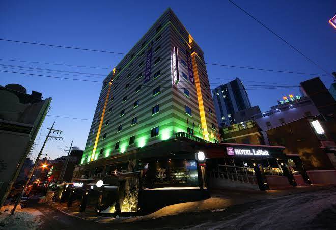 At noon hotel shinchon
