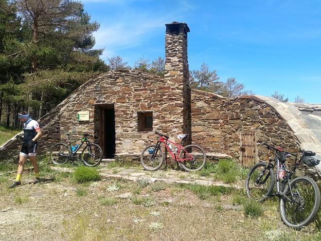 Refugio vivac piedra negra