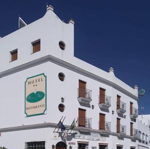 Hotel restaurante blanco y verde