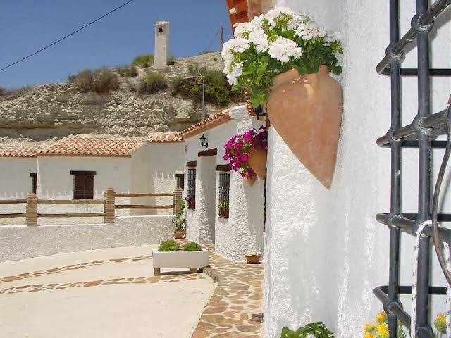 Cuevas al qulayat