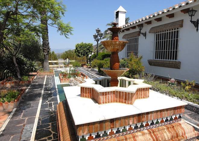 Coritjo Andalusi La Alcazaba Del Cerro Beas Image