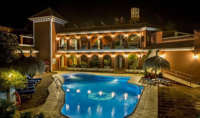 Hotel los arcos