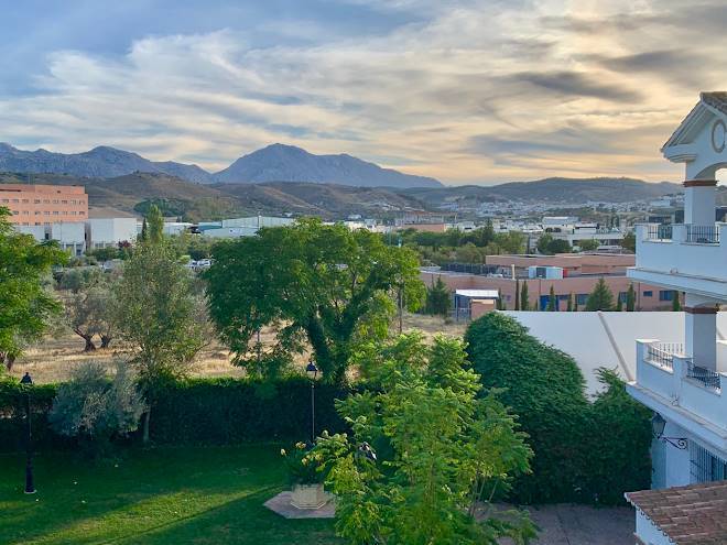 Hotel los dolmenes antequera