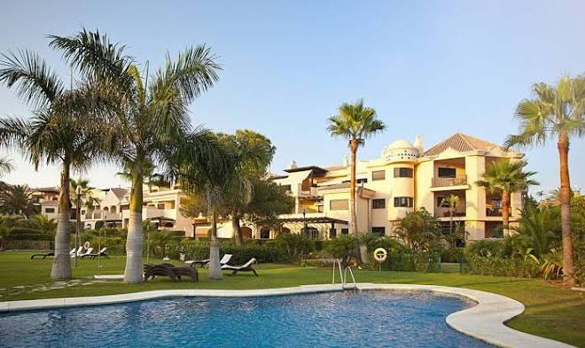 Las mimosas banus