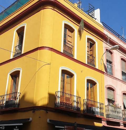Dona lola corner