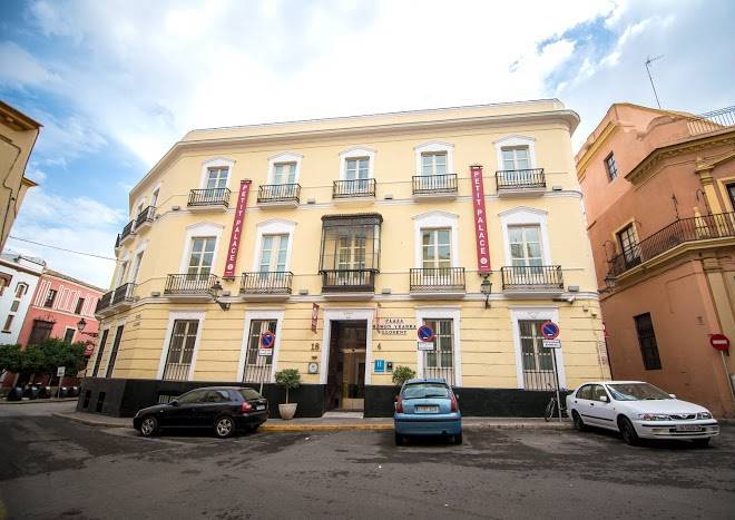 Petit palace santa cruz