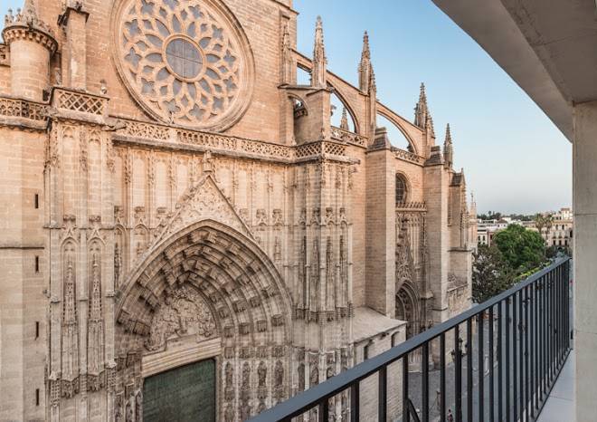 Puerta catedral suites