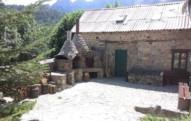 Albergue de piedrafita bosque del betato