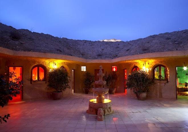 Hotel cueva tardienta monegros