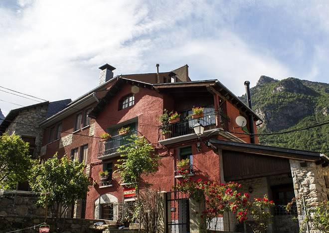 La Caseta De Sastre Image