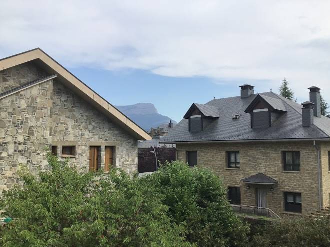 Pura Vida Pirineos Image