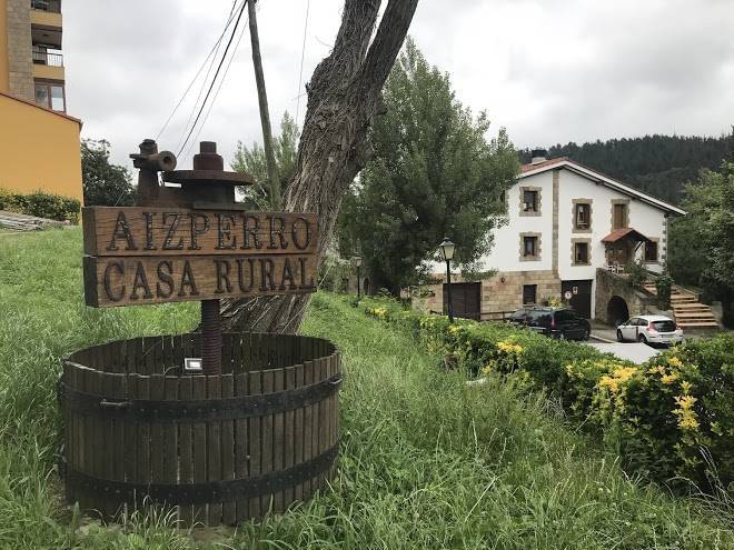 Aizperro landetxea