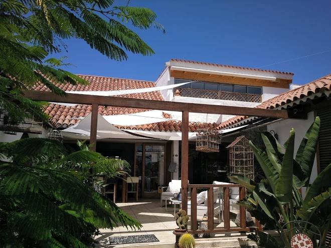Birdcage resort gay men's lifestyle hotel