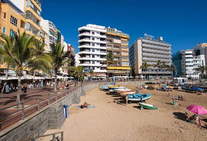 Grate balcony beach views