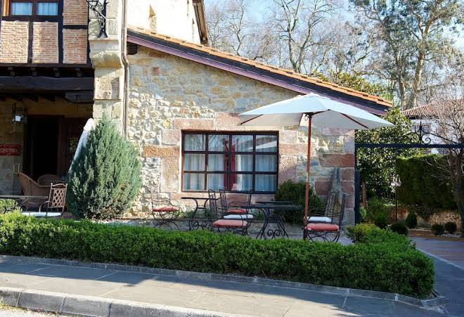 Hotel la casona de revolgo