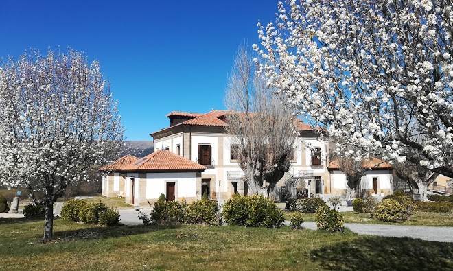 Hotel izan puerta de gredos