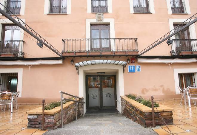 Hotel restaurante puerta del alcazar