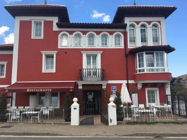 Hotel restaurante puente romano