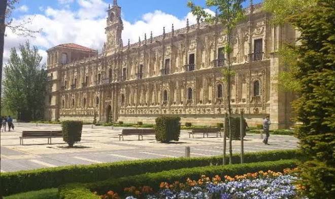 Parador De Leon Image