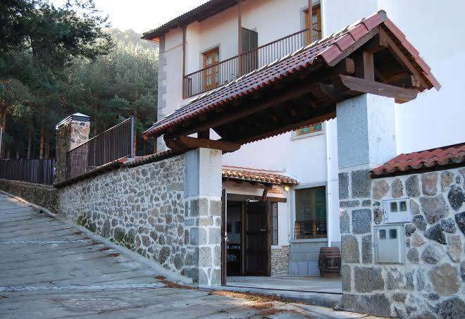 Hotel Cinco Castanos Image