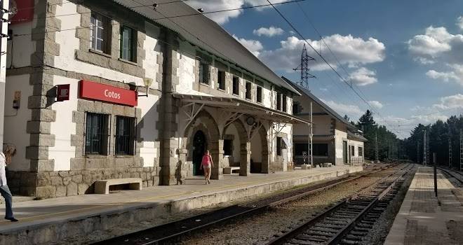 El Refugio Y La Cantina De Cotos Image