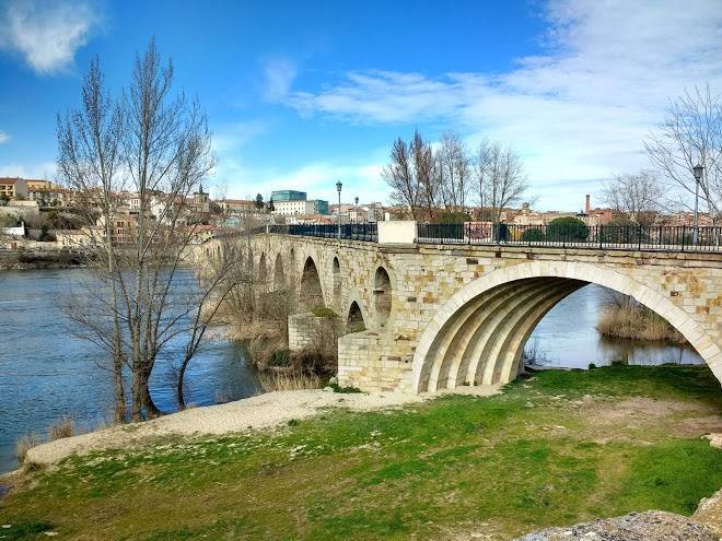 Restaurante puente de piedra