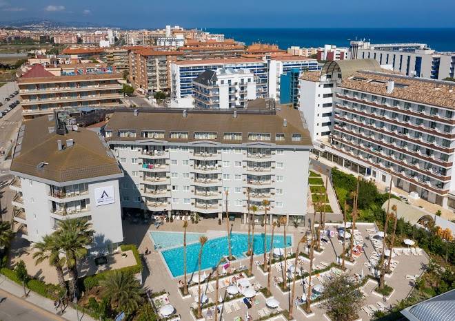 Aqua hotel montagut suites