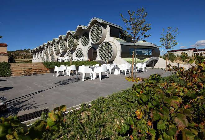 Cava & hotel mastinell