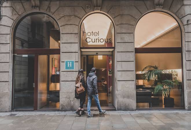 Hotel curious