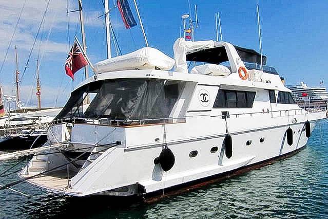 Motor yacht boatel vip cabin