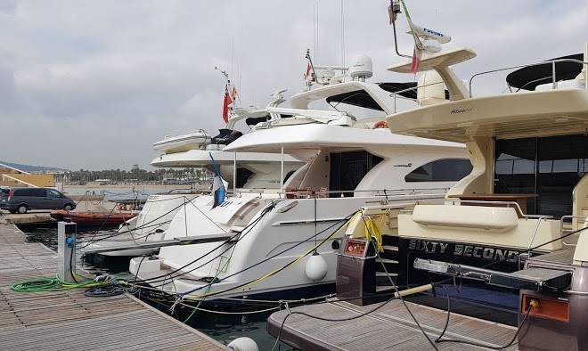 Motor yacht dandy